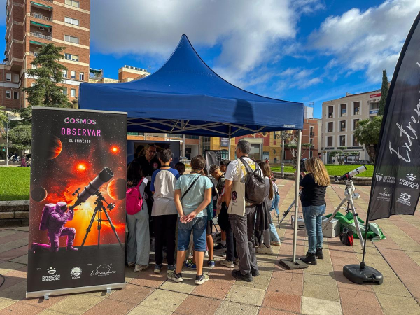 Imagen: Más de 1.000 personas disfrutan de la primera Semana de la Astronomía organizada por la Diputació...